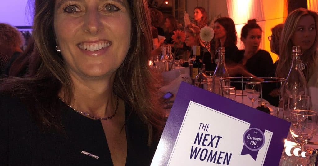 Sandra ter Horst die trots poseert met de nominering voor Next women top 100.