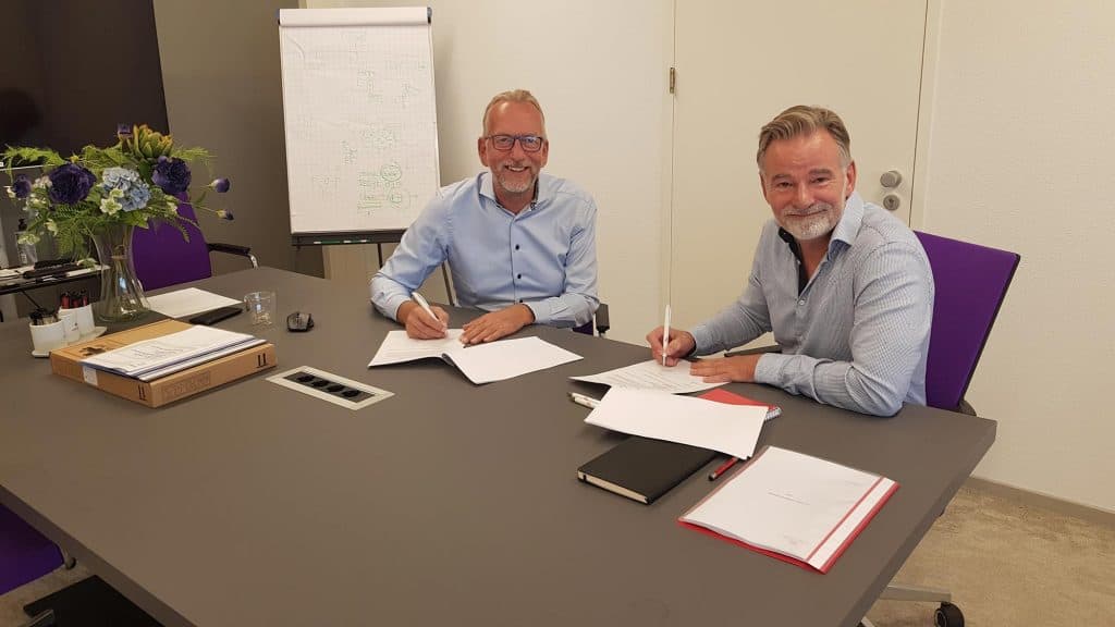 Contractondertekening Flip Houtman en René Maurits