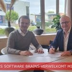 Michael Bakker en Jeroen Bijl ondertekenen arbeidscontract