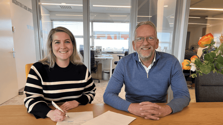 Contractondertekening Nathalie Altorf en Flip Houtman